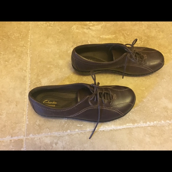 ❤️SOLD❤️Clark’s shoes - Picture 2 of 3